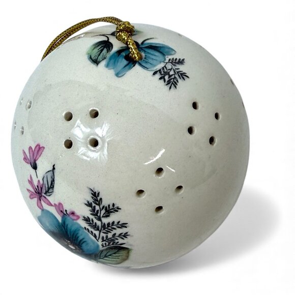 Vintage Floral Ceramic Hanging Potpourri Diffuser Ornament - Made in Japan - Picture 2 of 7